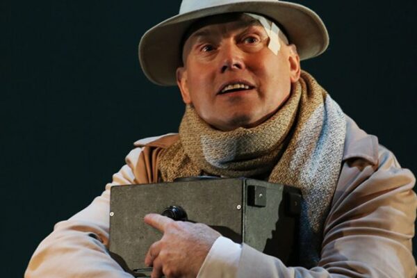 Спектакль «Встречайте, мы уходим!» в театре Моссовета