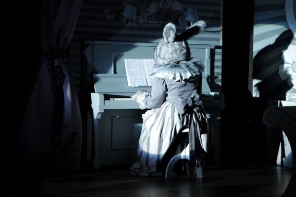 Спектакль «Сияние», Электротеатр Станиславский. Жуткий диссонанс