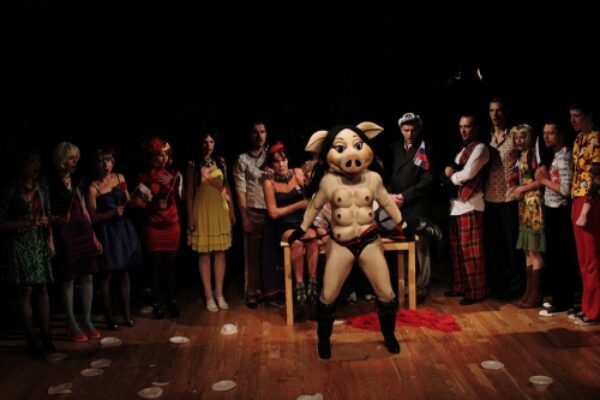 «Скрипка, бубен и утюг» Коляда-театр. Полный зал счастья в Москве