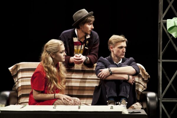 Спектакль «Свободные бабочки», Московская театральная школа Олега Табакова. Привязанность и беспечность