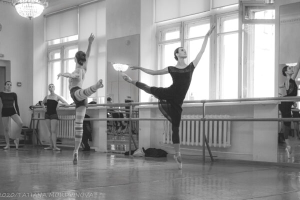Трудовые будни артистов балета. Фоторепортаж с репетиции «Лебединого озера»