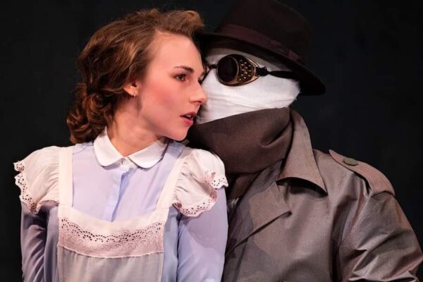 В гостях у психологической сказки. Спектакль «Деревянный мальчик и мясная женщина» в театре «Модерн»