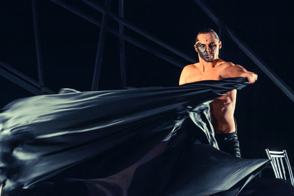 «Что так грустно взять гитару…»: сценическая версия «Мастера и Маргариты» в театре Романа Виктюка