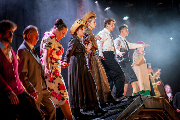 Театр памяти. Премьера спектакля Дмитрия Крымова «Все тут» в театре «Школа современной пьесы»