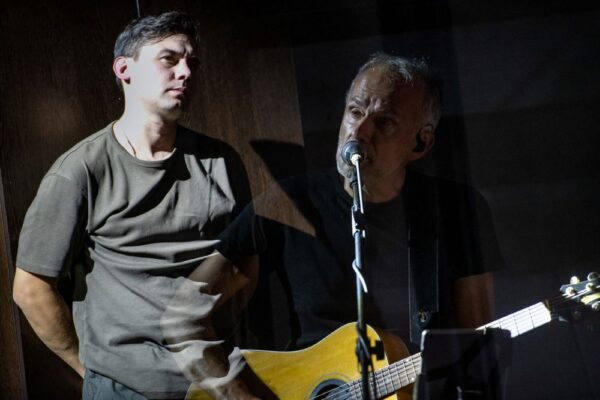 Музыка множественной вселенной вселяет надежду, что мы справимся. Премьера спектакля-концерта «Ноябрь» в Электротеатре Станиславский