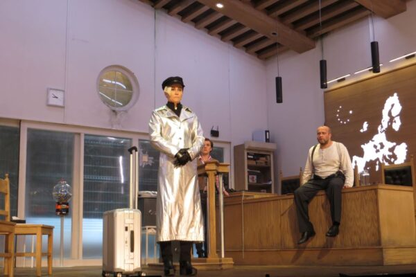 Старомодный анекдот. Премьера спектакля «Разбитый кувшин» в Театре Наций