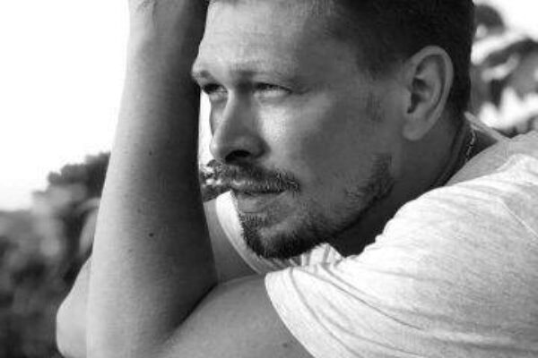 «Я не мечтатель!». Интервью с актёром Театра ОКОЛО дома Станиславского Дмитрием Богданом