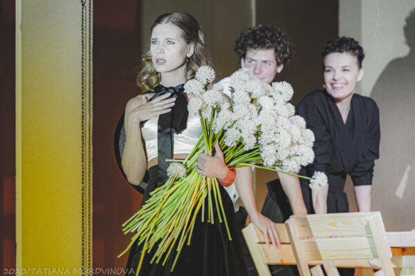 Хочется любить как Ромео и Джульетта… Премьера постановки Евгения Марчелли «Дачники» в театре им. М. Ермоловой