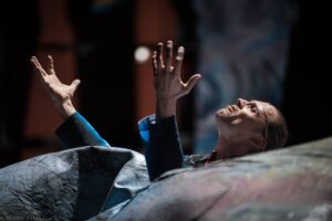 Подробнее о статье Только в безумии счастье и мудрость. Спектакль «Мелкий бес» в Театре Романа Виктюка