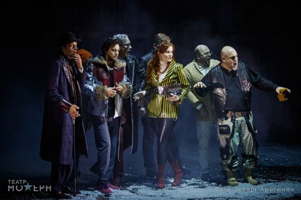 Через машины о людях. Премьера спектакля «Кладбище понтов», театр «Модерн»