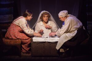 Подробнее о статье Вас много, а я одна! Спектакль «Женитьба» в Театре Олега Табакова