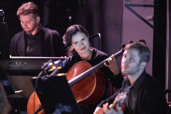 СТИХиЯ – формула нового спектакля в Театре музыки и поэзии п/р Елены Камбуровой