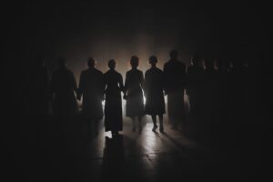 Подробнее о статье Блеск и нищета русской эмиграции. Спектакль-концерт «Свои чужие», Театр города М.