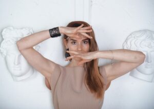 Подробнее о статье Коллаборация души и танца: премьера пластического спектакля «БОГinЯ»