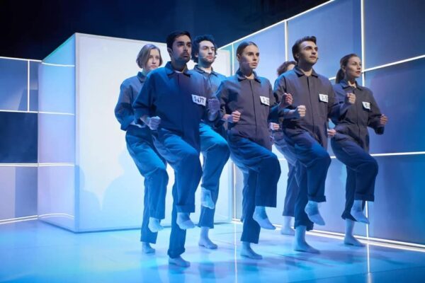 Коллективная пластика одушевлённых предметов. Synthy-opera «МЫ» в Театре Стаса Намина