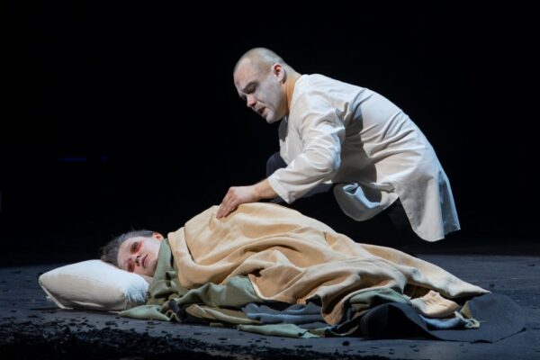 Тень самого себя и всех живущих тень. Спектакль «Король Лир», театр им.Вахтангова