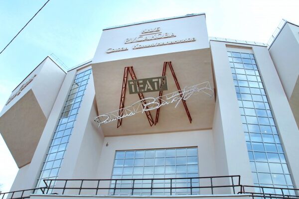 Денис Азаров объявил планы Театра Романа Виктюка на два сезона