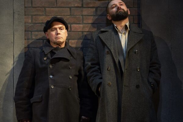 Оправдать абсолютное зло. Спектакль «Странник», Театр Моссовета