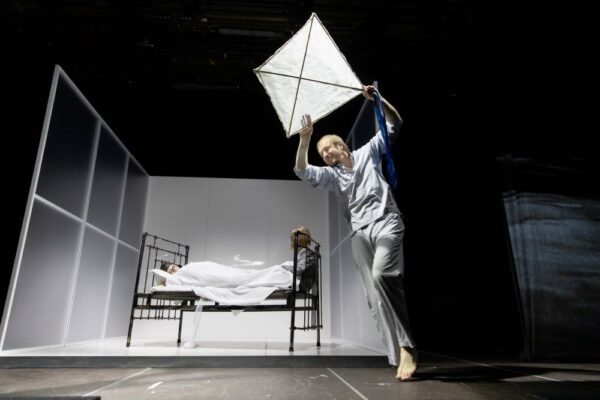 В плену воспоминаний. Спектакль «Авиатор», театр «Школа современной пьесы»