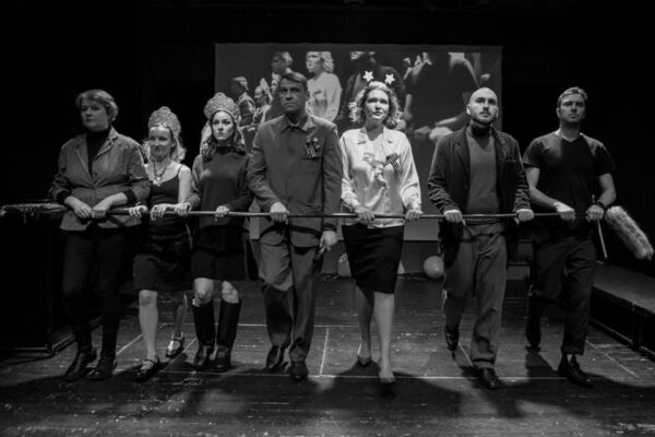 Заглянем в 2025 год. Спектакль «Ноу нэйм проджект», театр «Человек»