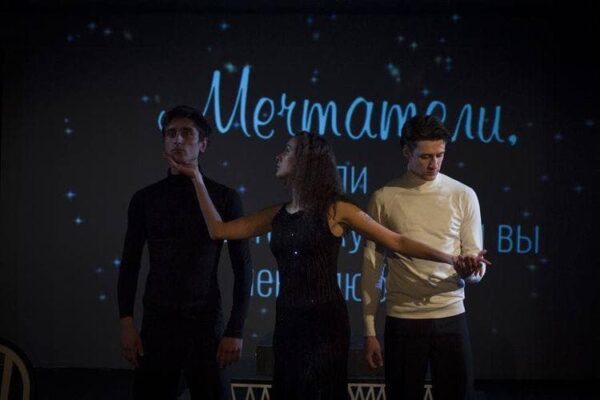 «Мечтаю каждый день, что наконец-то когда-нибудь я встречу кого-нибудь…». Спектакль Екатерины Луниной на театральной площадке «Свободный 24»
