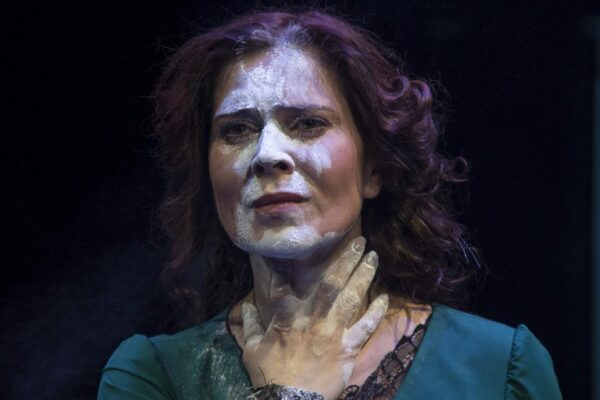 Я/МЫ Эмма. Спектакль «Бовари» в Театре Вахтангова