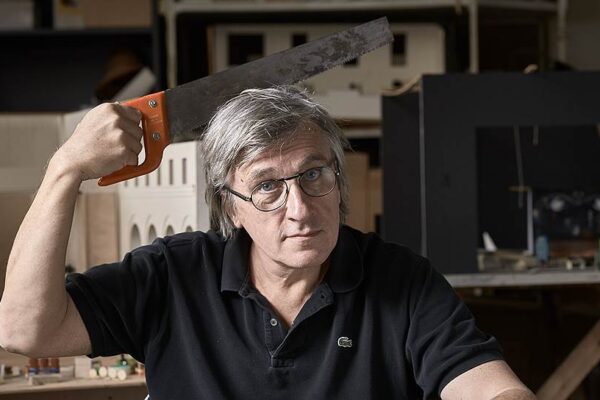 Дмитрий Крымов «Своими словами. Режиссёрские экземпляры 9 спектаклей, записанные до того, как они были поставлены». Рубрика «Книжная полка»