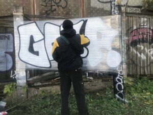 Подробнее о статье Заговор свободы. 4elovekvmaske — московская версия променад-спектакля о граффити