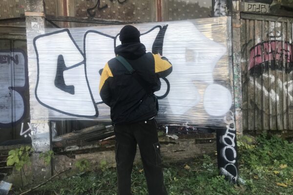 Заговор свободы. 4elovekvmaske — московская версия променад-спектакля о граффити