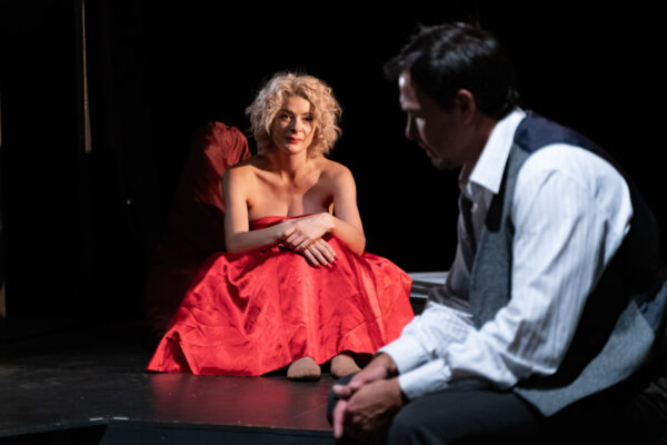 «Истина и иллюзия… Ведь не знаешь, какая между ними разница». Интервью с актрисой Мариной Суворовой