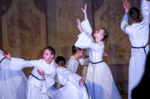 Подробнее о статье Миг мира на Земле: «Новый обычай» Клаудии Кастеллуччи в Доме Радио