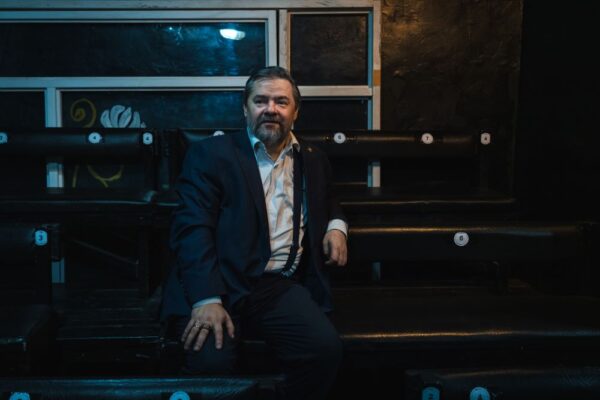 «Открытия нужно делать всегда!» Интервью с художественным руководителем театра «Театральный ОсобнякЪ» Леонидом Красновым