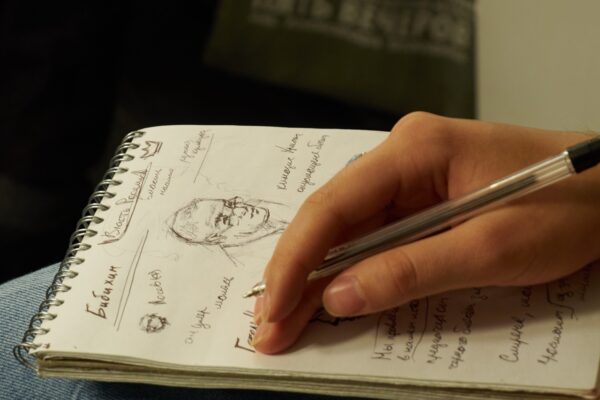 «Лес. Бибихин»: две тонкие нити спектакля-грибницы