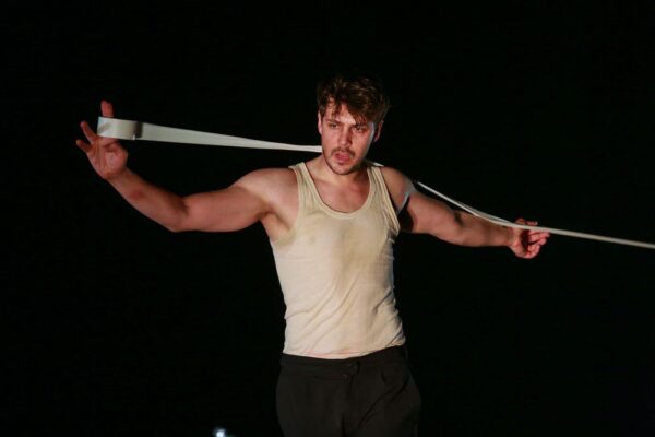 Милош Бикович в роли самого себя на фестивале «Радуга»