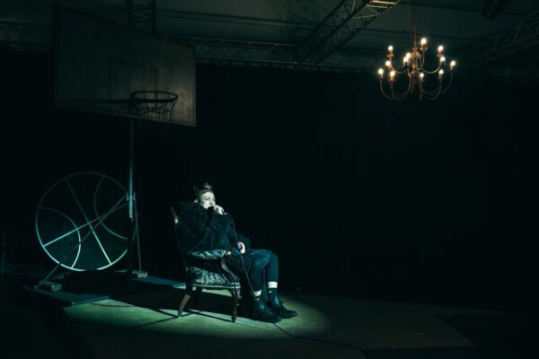 Специально для Москвы! Премьера спектакля «Принц в корзине» петербургской независимой команды «Театральный проект 27». Когда: 24 и 25 сентября 2022