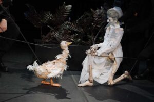 Подробнее о статье Первая премьера сезона в Театре Вахтангова. Кукольная притча «Последний сон уточки»