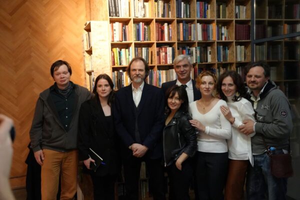 Сбор труппы в Театре им. Гоголя