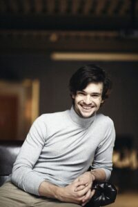 Подробнее о статье «Нет объективных критериев оценки таланта». Интервью с актером и победителем международных вокальных конкурсов Дмитрием Воробьёвым