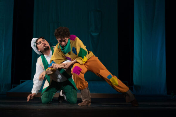 Итальянская комедия масок в цыганском театре. Премьера спектакля «Слуга двух господ», театр «Ромэн»