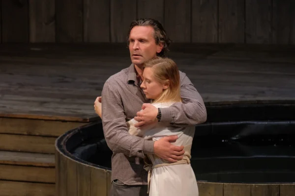 «Ты не сумасшедший, а просто чудак!» Виктор Добронравов в роли Астрова в спектакле Театра Наций «Дядя Ваня»