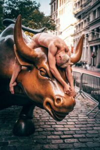 Подробнее о статье Скульптор Даши Намдаков впервые создаст декорации для балетной премьеры «Лабиринт» в Большом театре