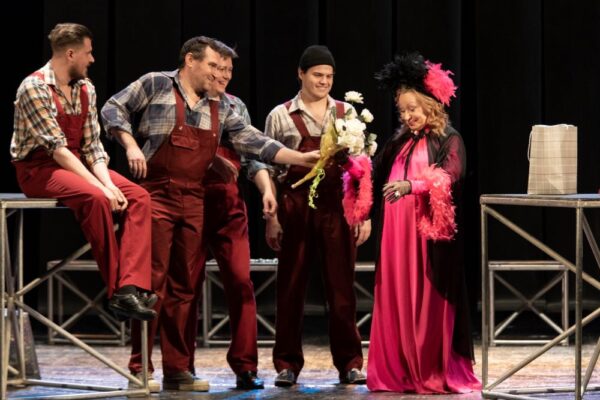 20 лет на сцене: в Самарском академическом театре драмы показали юбилейный спектакль «Ladies’ Night»