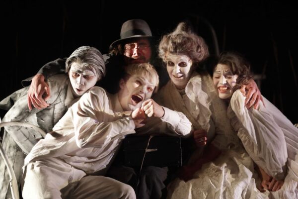 Спектакль «Цветы запоздалые», Театр «Мастерских». Когда: 14 ноября