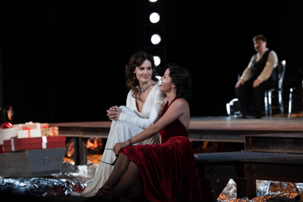 «Очень высоко летаете. Можно вам крылья-то и ошибить». «Невольницы» в Театре Сатиры