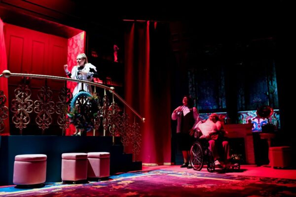 В поисках своего. «8 любящих женщин» в «Театре Комедии»