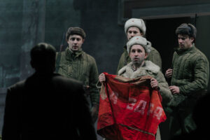 Подробнее о статье «Живые и мертвые. Солдатами не рождаются», Театр им.Гоголя. Фоторепортаж