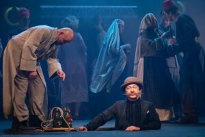 Подробнее о статье Премьера в театре «Ленком Марка Захарова». Спектакль «Бег». Фоторепортаж