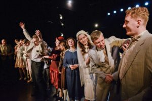 Подробнее о статье <strong>Чужая свадьба. Спектакль «Сильное чувство», Московский Новый драматический театр</strong>