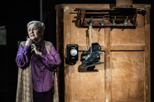 Подробнее о статье <strong>Время бежит… Спектакль «Дядя Лёва», Театр на Бронной</strong>