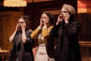 Подробнее о статье Без него… Спектакль «Женщины Лазаря», РАМТ